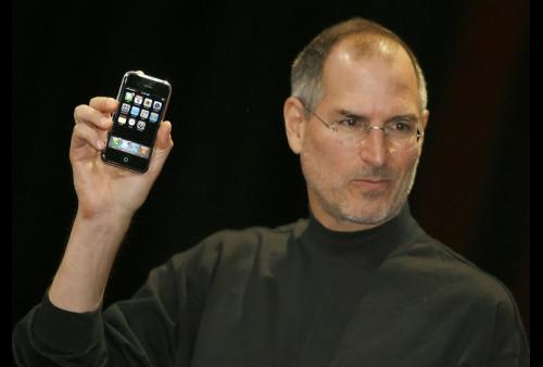 Steve Jobs présente le premier iPhone en 2007 - Tony Avelar - AFP