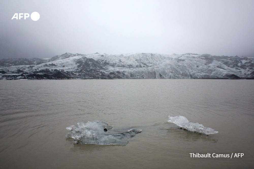 Eau et glace au pied du glacier Solheimajökull (Islande) en octobre 2015 - Thibault Camus - AFP