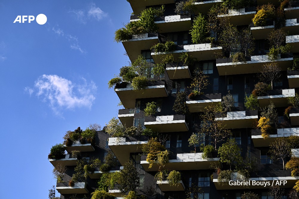 Le "Bosco Verticale" dans le quartier Porta Garibaldi - Porta Nuova au nord de Milan, le 2 avril 2023 - Gabriel Bouys - AFP