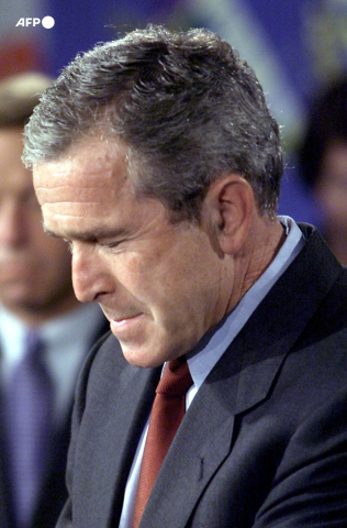 George W. Bush se recueille dans l'école de Sarasota (Floride) - Paul J. Richards - AFP