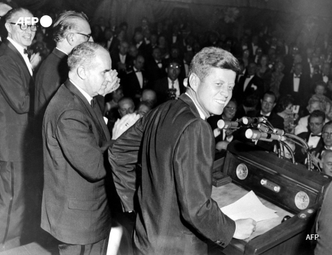 Kennedy à New York lors de la campagne présidentielle, le 14 mai 1960 - AFP