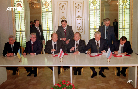On December 8, 1991 the leaders of Russia, Ukraine and Belarus say the USSR has ceased to exist and found the Commonwealth of Independent States - Novosti - AFP