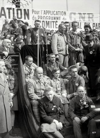Marcel Paul, prononçant un discours le 1er mai 1945 devant un parterre d'anciens prisonniers et déportés  - AFP