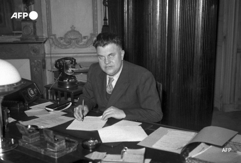 Marcel Paul, membre du PCF, ancien résistant et déporté, à Paris en novembre 1945 - AFP