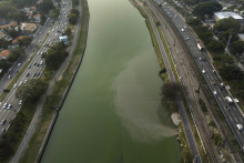 An aerial view of algae pollution at the Pinheiros River - Carlos FABAL / AFP