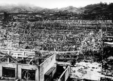 La ville de Nagasaki  au Japon dévastée après le largage de la bombe atomique par les Américains le 9 août 1945